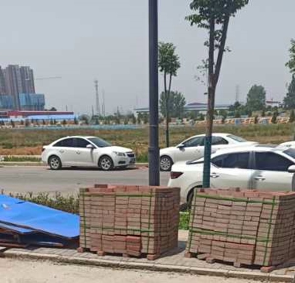 洛陽老城區中鑫家苑透水磚施工工程（正在施工中）