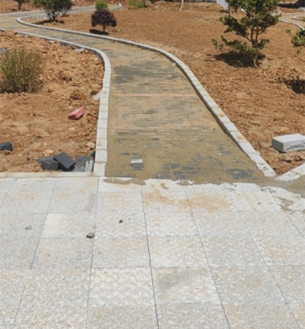 宜陽縣錦屏鎮山底村的透水磚施工工程